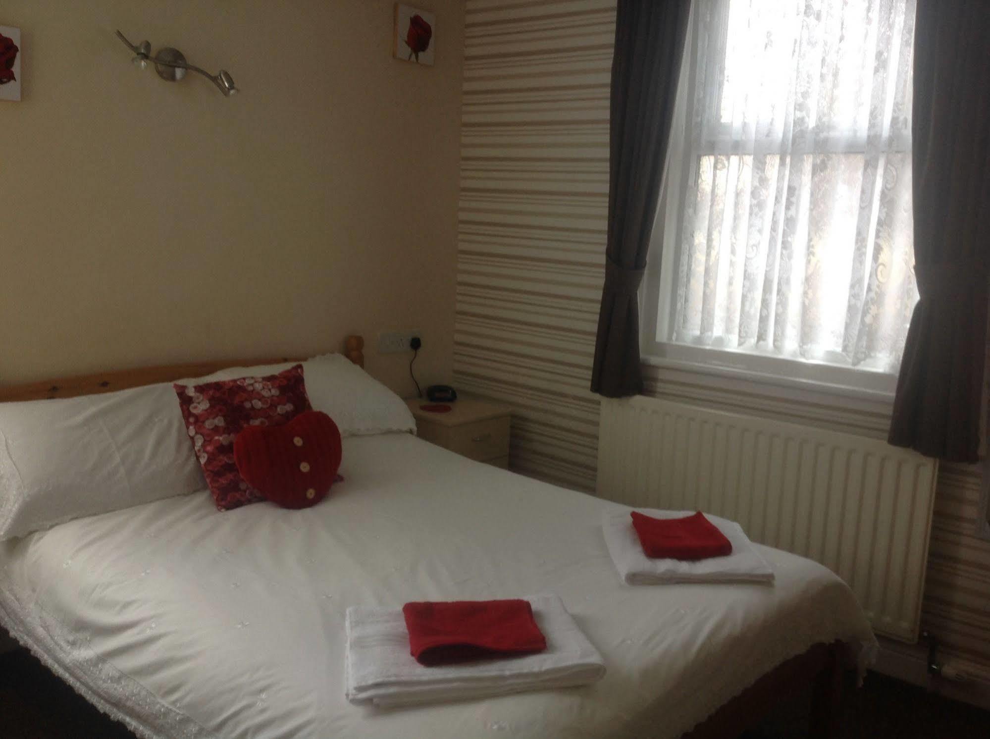 Cleasewood Guest House Great Yarmouth Exterior foto